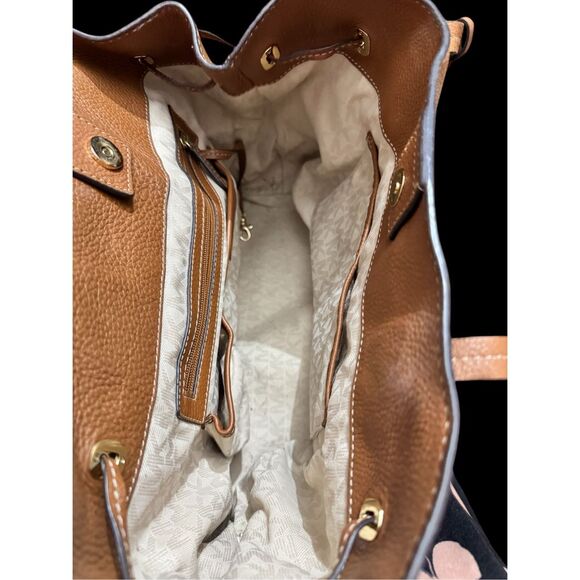 Michael Kors Extra Large Signature Coated Canvas Shoulder Bag - Picture 8 of 8